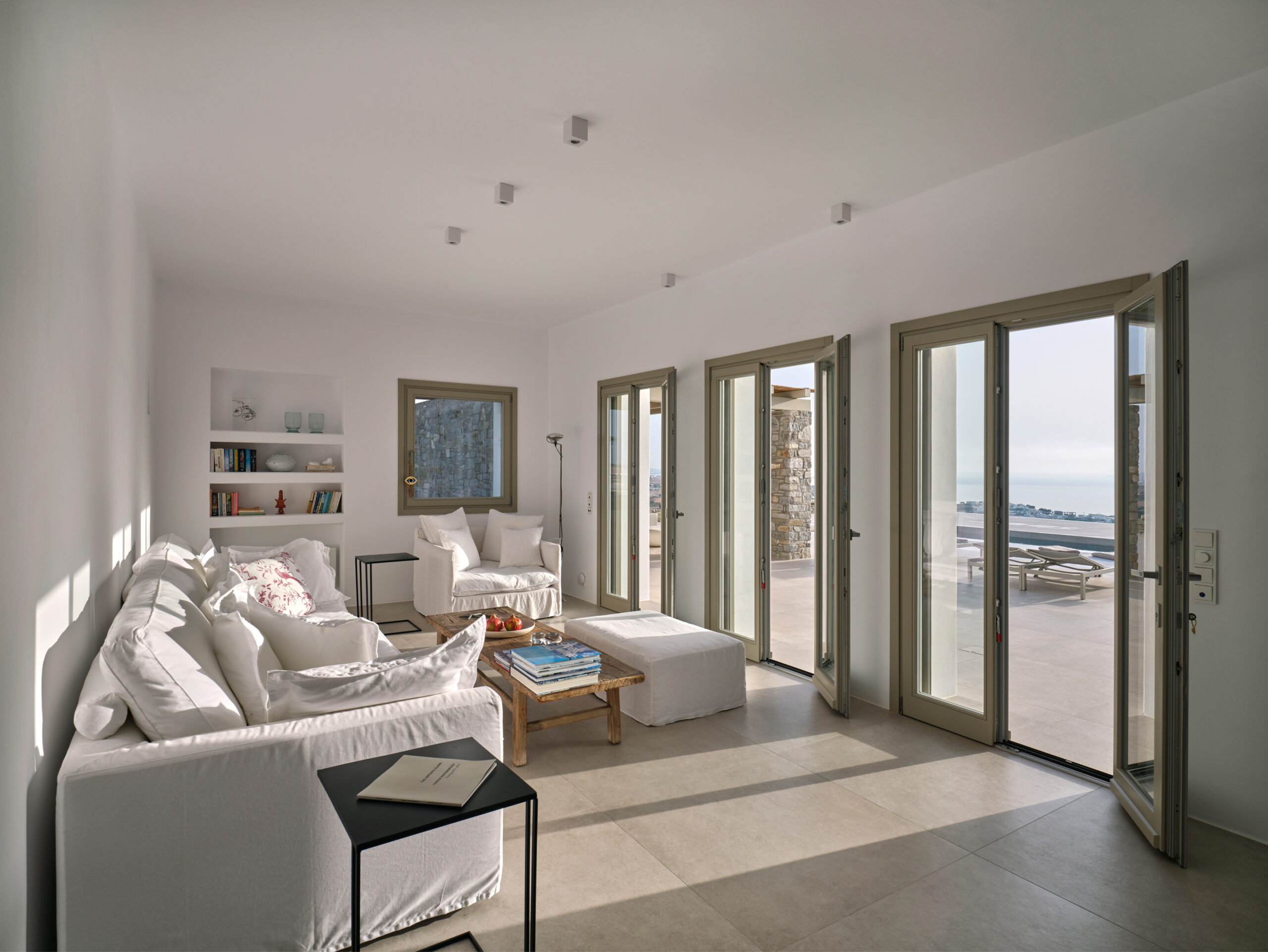 Living area with view to the sea 
